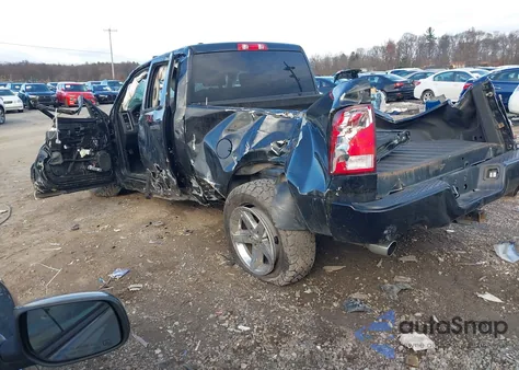 2017 Ram 1500 Express 4X4 6'4 Box из США, поврежденный, VIN 1C6RR7FT6HS728923